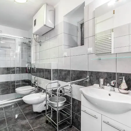 Lovely Only 500 M From The Sea Apartment Pomer