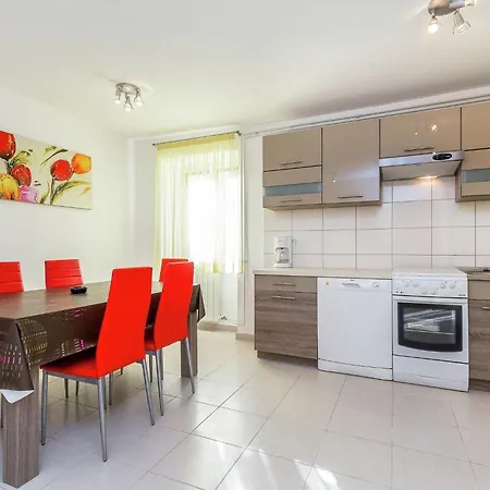 Apartment Lovely Only 500 M From The Sea *